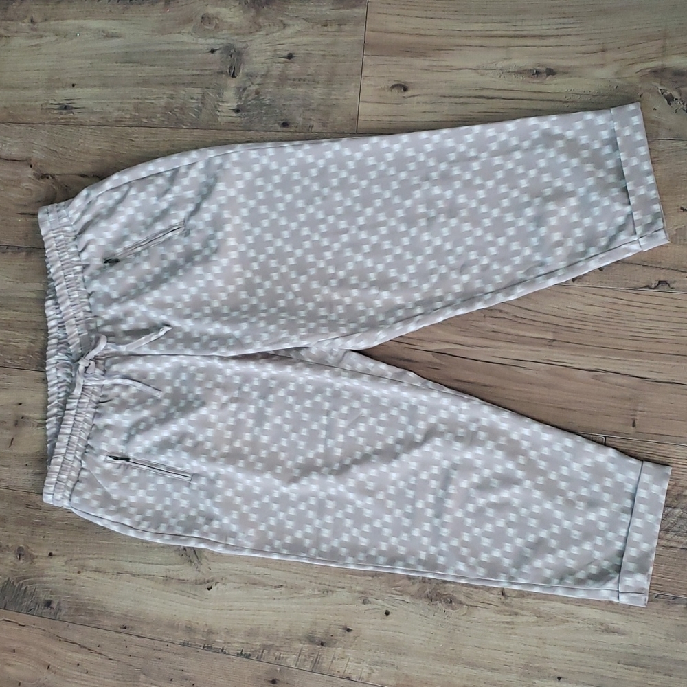 Beige Patterned Cropped Pants - image 1